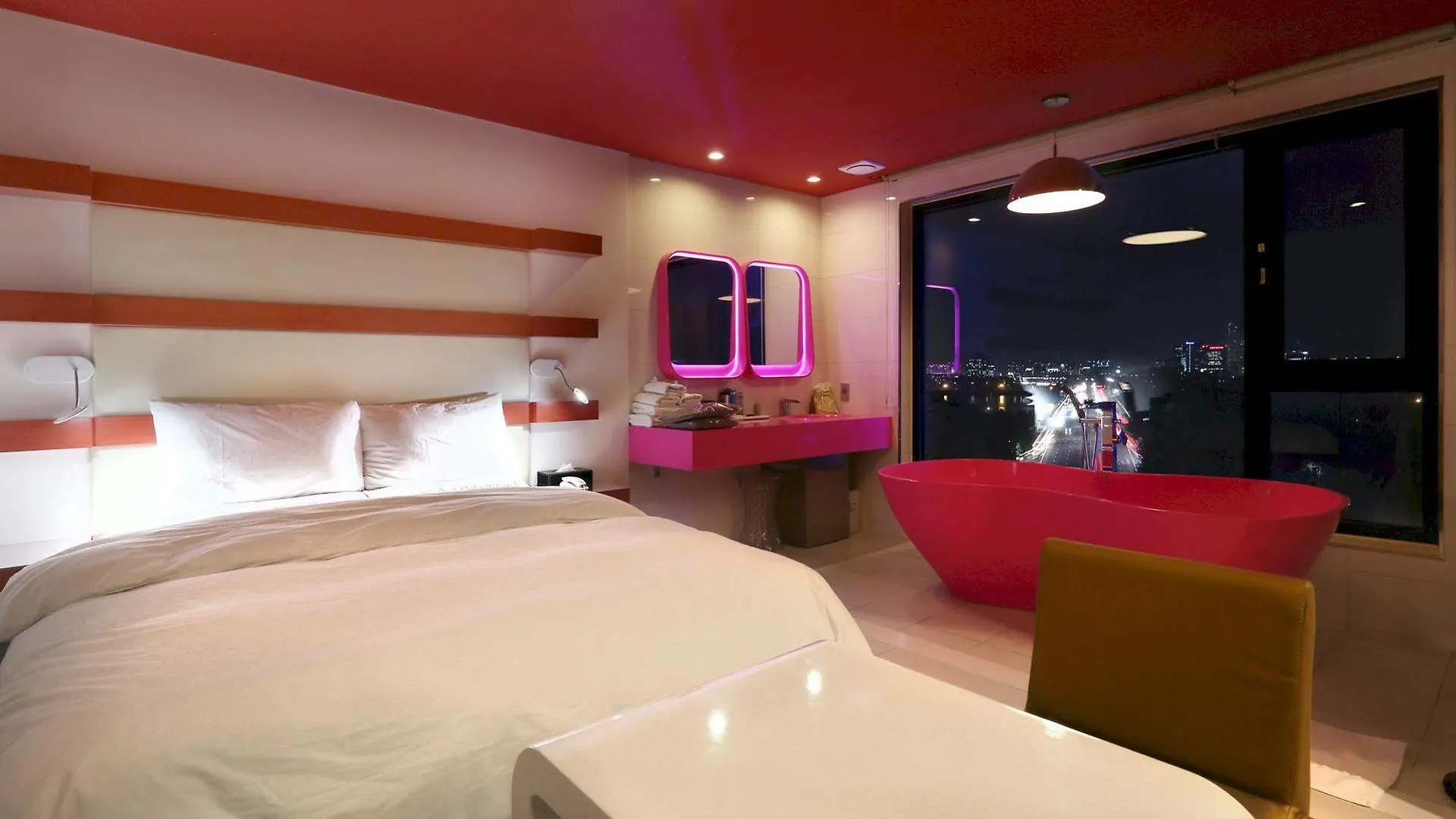 Circle Hotel Σεούλ 2*,